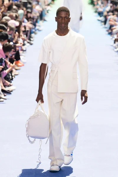 Look 15